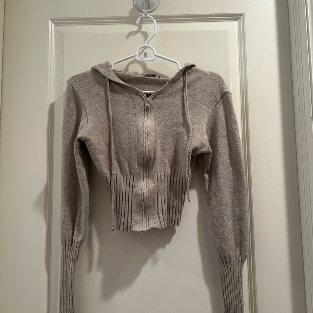 PrettyLittleThing ZipUp cropped knit ribbed sweater hoodie women’s size M Tan